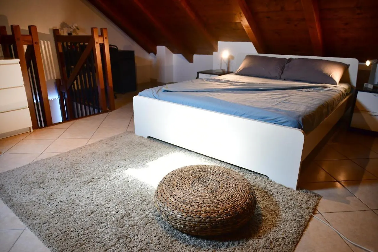 Ferienwohnung New Loft Free Wi-Fi & Free Parking Milano-Linate Pioltello Italien